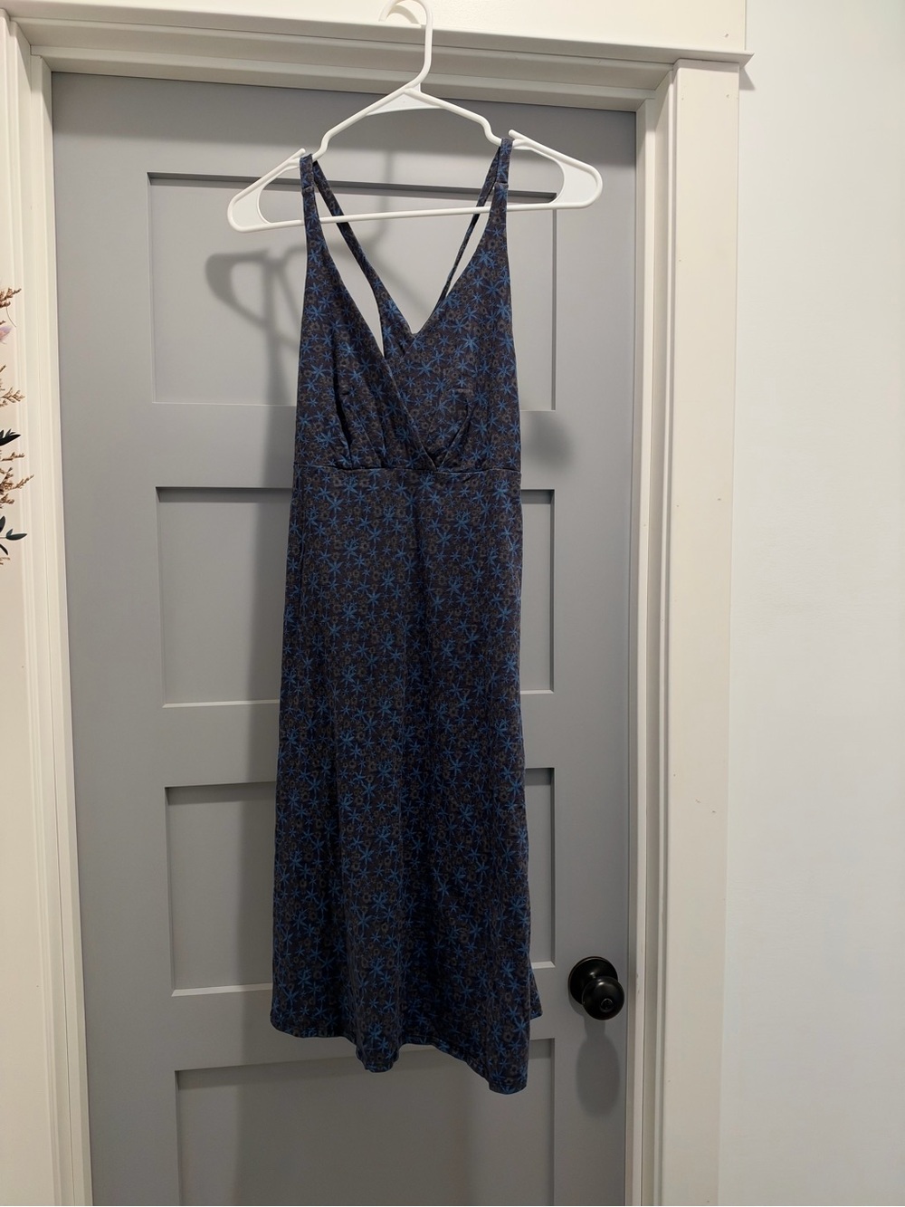 Patagonia Women's Blue Floral V-Neck Slip Dress